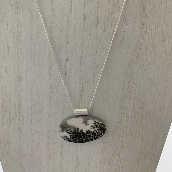 One of a kind broken china necklace - Picture 8 of 10